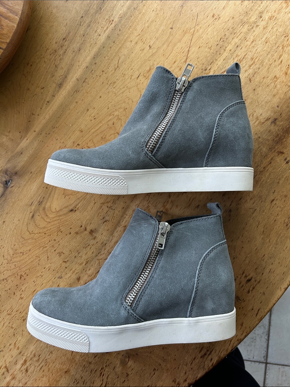NWOT Steve Madden gray sided wedge booties